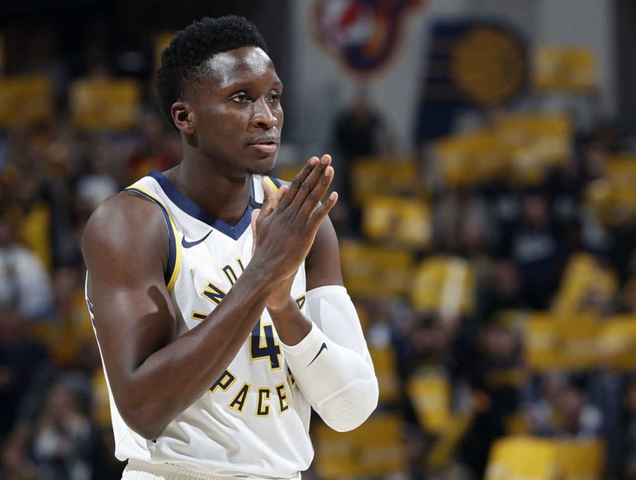 足球比赛中 足球比赛中